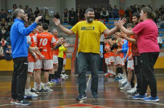 El CE Tortosa organitza una nova edició solidària de les 12 hores d’handbol ‘Joan Obiol Valldepérez’