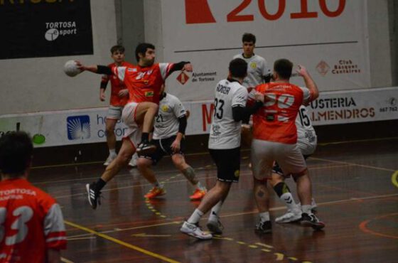 El Centre d’Esports Tortosa organitza una nova edició de les ’12 Hores d’handbol Joan Obiol Valldepérez’