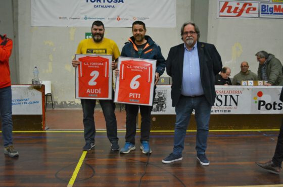 Reconeixement a Jordi Pitarch i Jordi Audí a les 12 Hores d’Handbol ‘Joan Obiol Valldepérez’