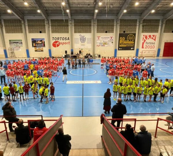 Posada de llarg dels equips del Centre d’Esports Tortosa